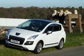 Peugeot 3008 HYbrid4 (2011 - 2016) used car review