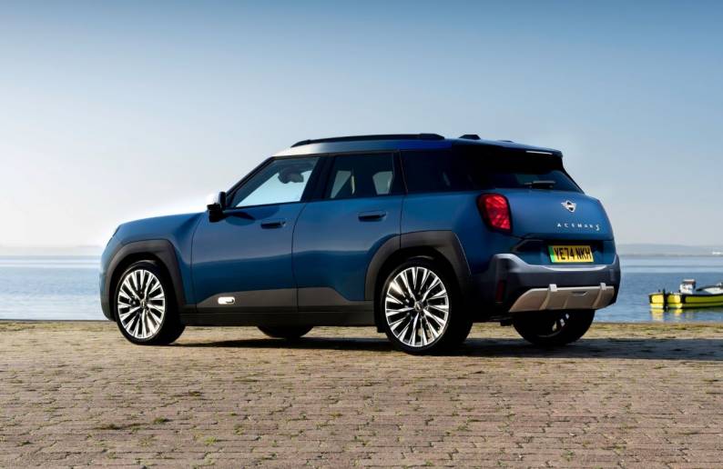 MINI Aceman Review 2025: Prices, specs and verdict