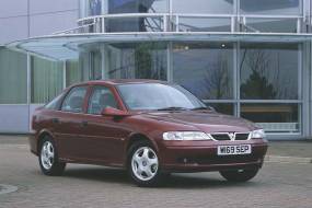 Vauxhall Vectra (2002 - 2005) used car review