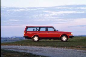 Volvo 240 (1983 - 1993) used car review
