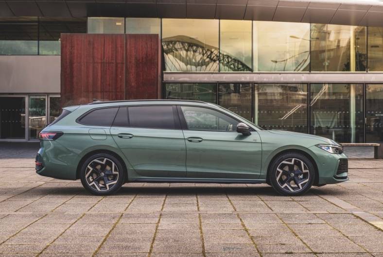 Volkswagen Passat Review 2025: Prices, specs & verdict