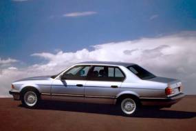 BMW 7 Series (1986 - 1994) used car review