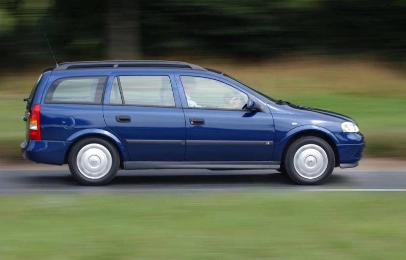 Vauxhall Astra Estate (1998 - 2004) used car review