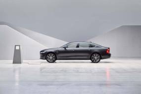 Volvo S90 Recharge T8 Plug-In Hybrid AWD (2020 - 2022) used car review
