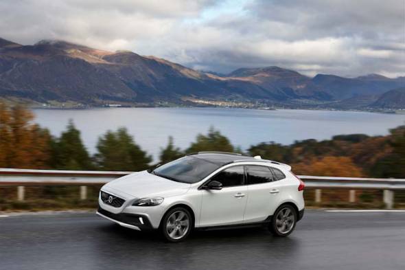Volvo V40 Cross Country (2013 - 2016) used car review