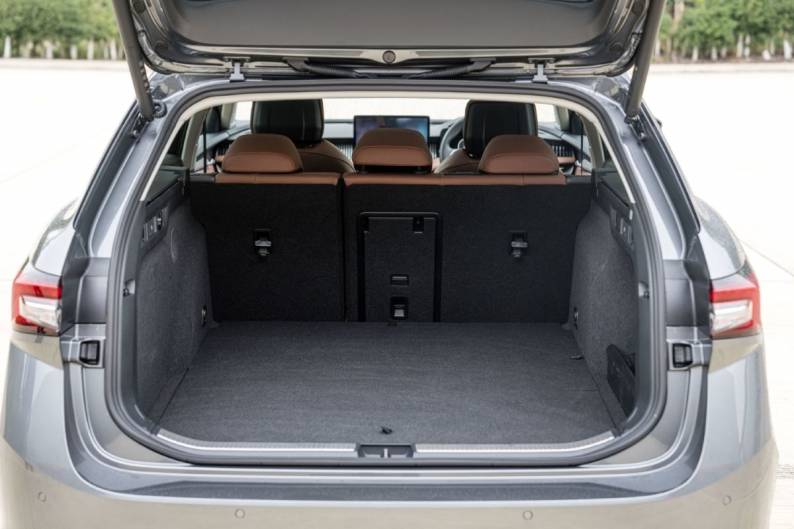Skoda Superb Estate Review 2025: Prices, specs & verdict
