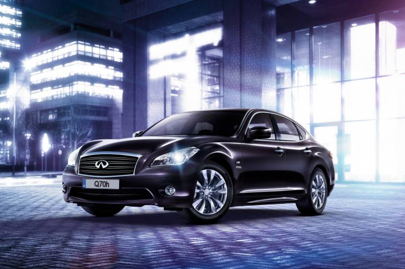 Infiniti Q70 Hybrid review | Car review | RAC Drive
