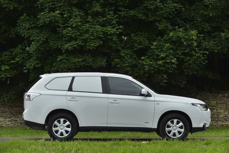 Mitsubishi Outlander Commercial review Car review RAC