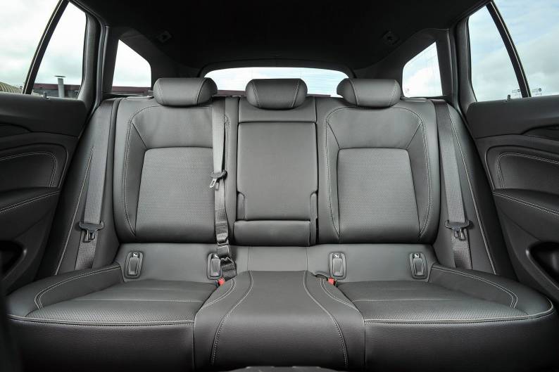 Vauxhall Insignia Sports Tourer Review Car Review Rac Drive