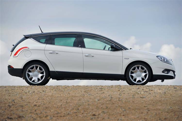 Chrysler Delta 2011 2015 Used Car Review Car Review Rac Drive