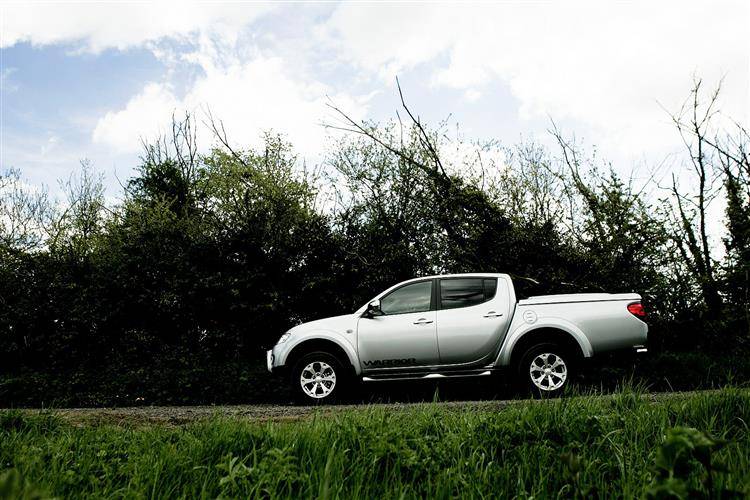 Mitsubishi L200 Review 2015 First Drive Motoring Research