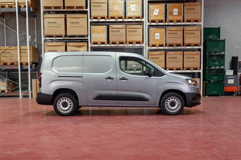 toyota proace city verso 2020 review