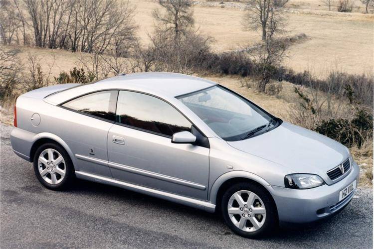 Beschietingen Verstenen Weven Vauxhall Astra Coupe (2000 - 2005) used car review | Car review | RAC Drive