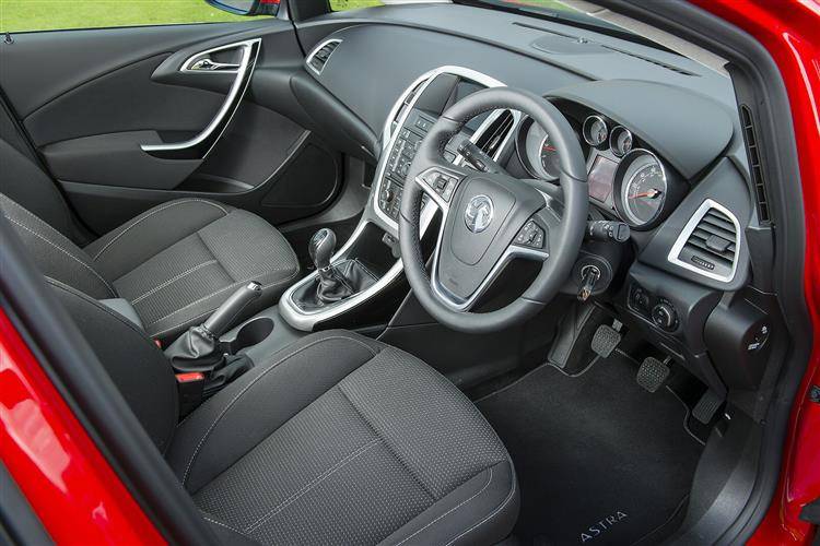 Vauxhall Astra 12 15 Used Car Review Car Review Rac Drive