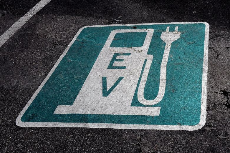 Cost to rapid charge an electric car rises by a fifth in eight months