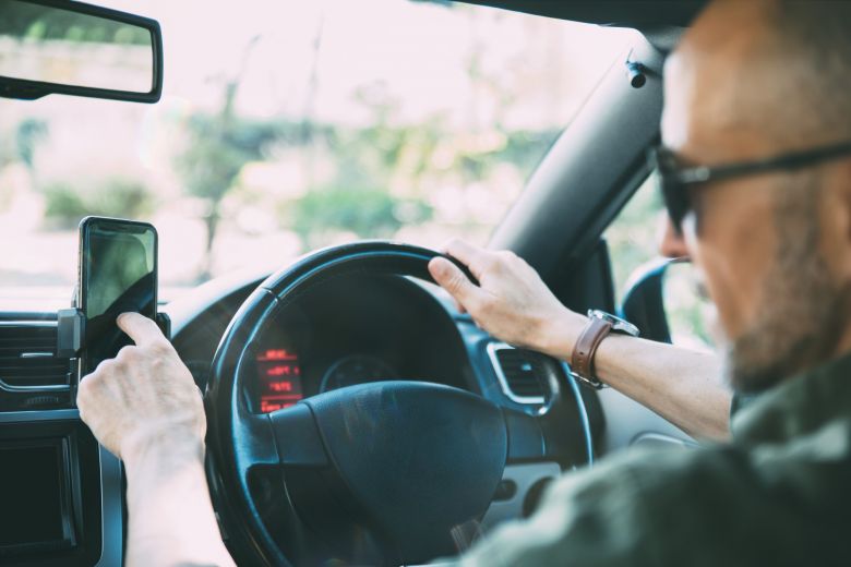 New app could soon turn every car into a speed camera – and report traffic offences at the touch of a button