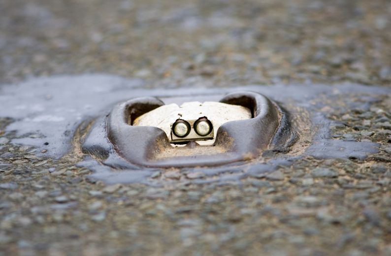 Reflective studs on the motorway - where they are and what they mean