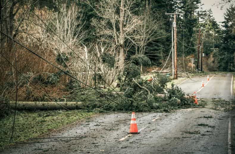 How to drive safely in windy weather