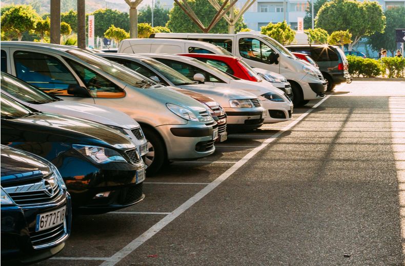 How to guide - bay parking for your driving test | RAC Drive