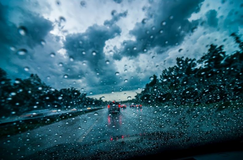 Advice for driving in heavy rain and floods | RAC Drive