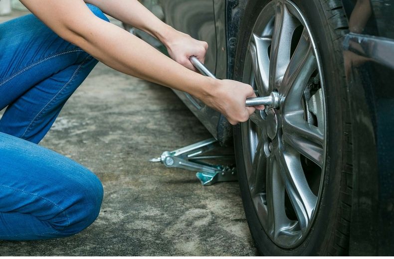 How to change a tyre in 10 simple steps