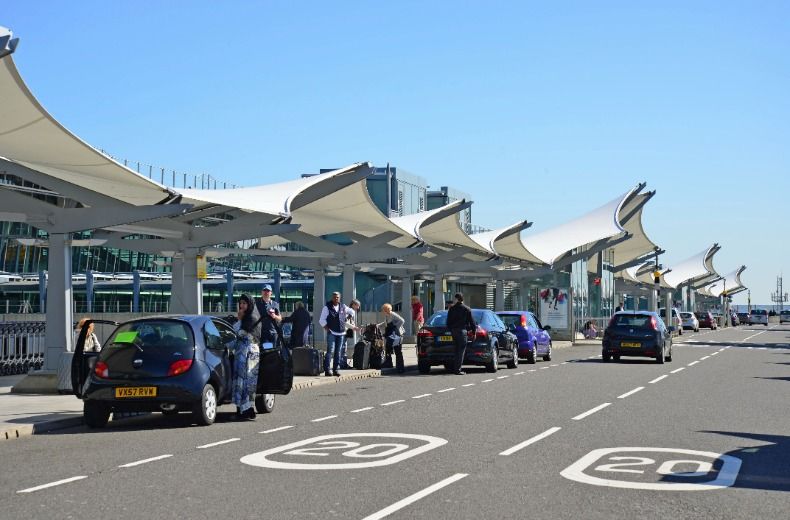 Drivers slam new £5 Heathrow drop-off charge