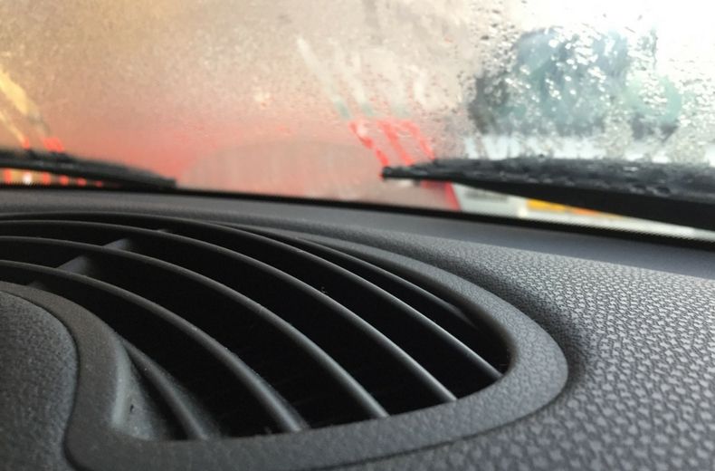 How to demist your windscreen in double-quick time