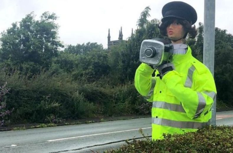 Fake ‘police officer’ slowing down speeding motorists