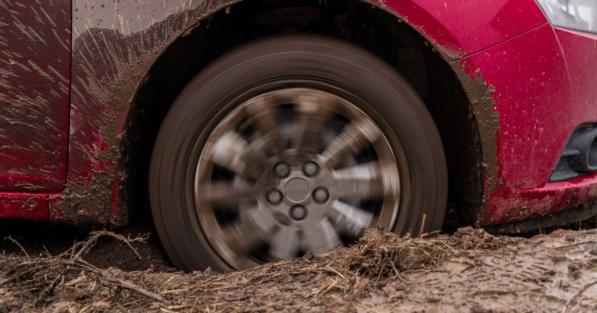 How to Free a Car Stuck in Mud | Step By Step Guide | RAC Drive