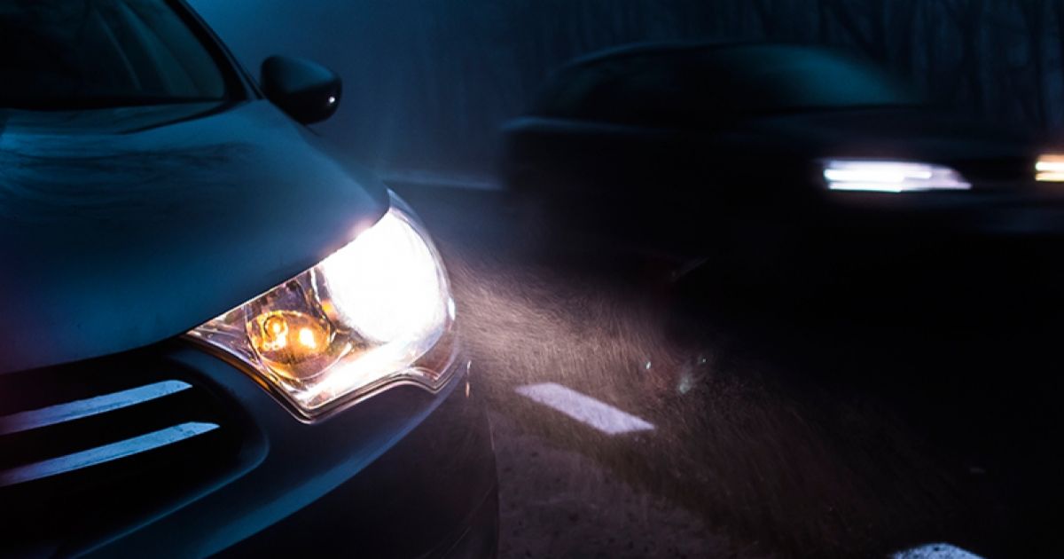 Car lights and headlights what they are and when to use them RAC Drive