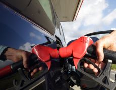 Average petrol price falls too slowly despite a 9p reduction in July