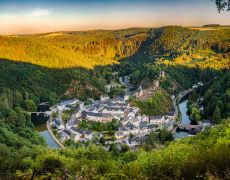 Best cities to visit with your car in Europe this autumn