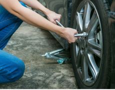How to change a tyre in 10 simple steps