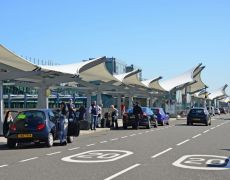 Drivers slam new £5 Heathrow drop-off charge
