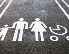Parent and child parking bays – the law and who can use them
