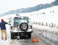 What to pack in your emergency breakdown kit