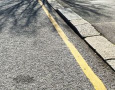 Single yellow line – can you park on them?