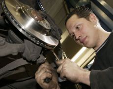 Squeaky brakes: causes and solutions