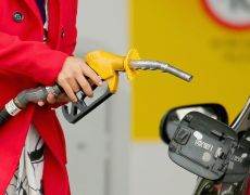 Major retailers not reflecting wholesale costs and cutting price of fuel